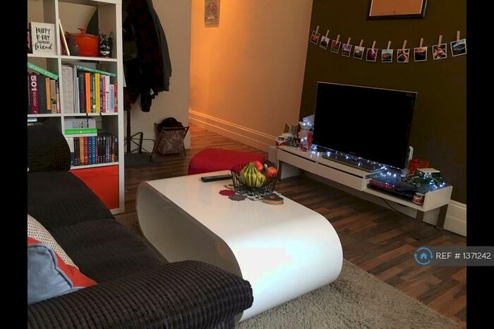 1 Bedroom Flat To Rent In Lyme Grove, Stockport, SK2