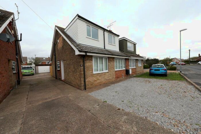 4 Bedroom Semi-Detached House To Rent In St. Martins Court, Thorngumbald, Hull, HU12