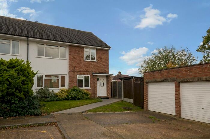 2 Bedroom Maisonette To Rent In Esher Close, Bexley, DA5