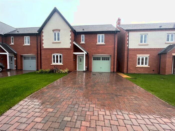 4 Bedroom House To Rent In Burton On Trent, DE14