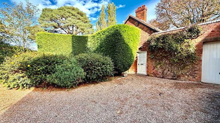 2 Bedroom Cottage To Rent In Market Lane, Lichfield, WS14
