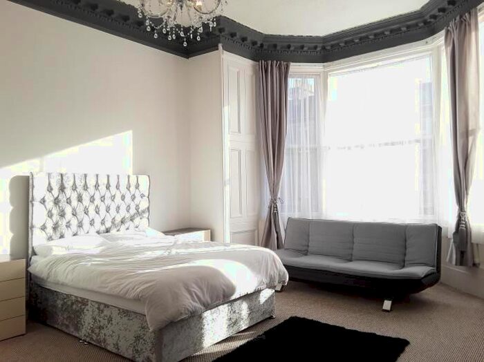 2 Bedroom Flat To Rent In Oxford Street, Newington, Edinburgh, EH8