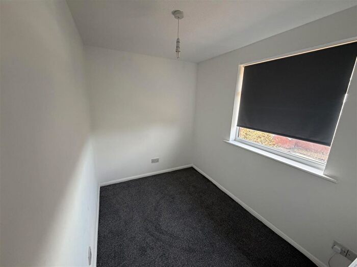 1 Bedroom Flat To Rent In Linnet Close, Edmonton, N9