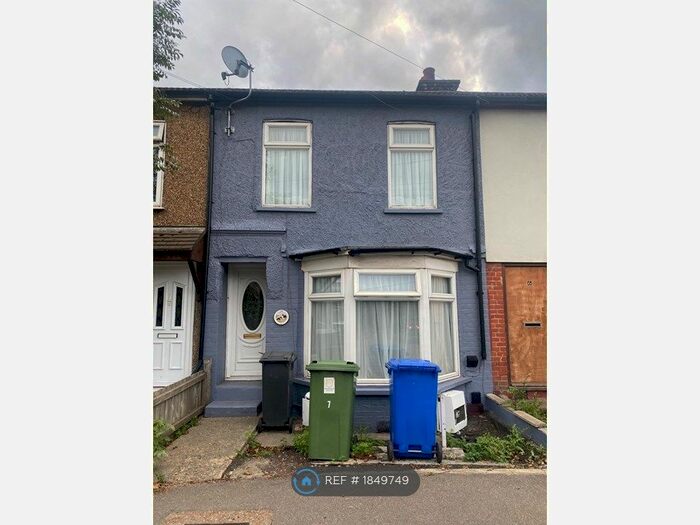 Studio To Rent In London Roads, Essex, RM19