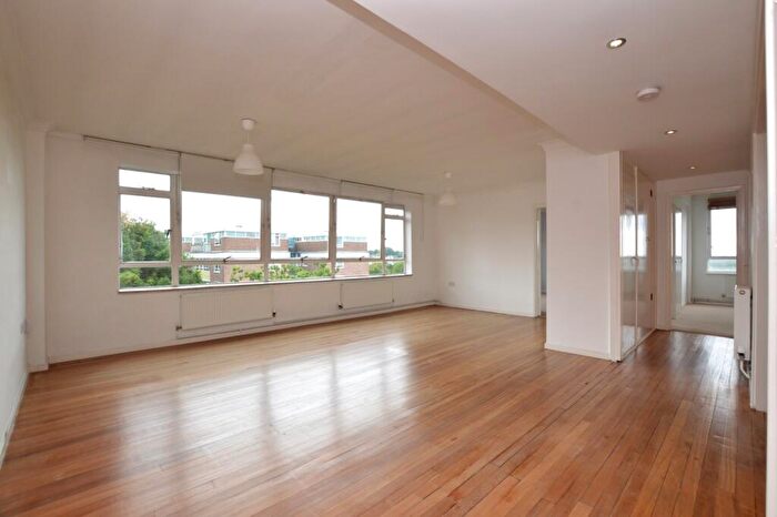 2 Bedroom Flat To Rent In Lymer Avenue London, SE19