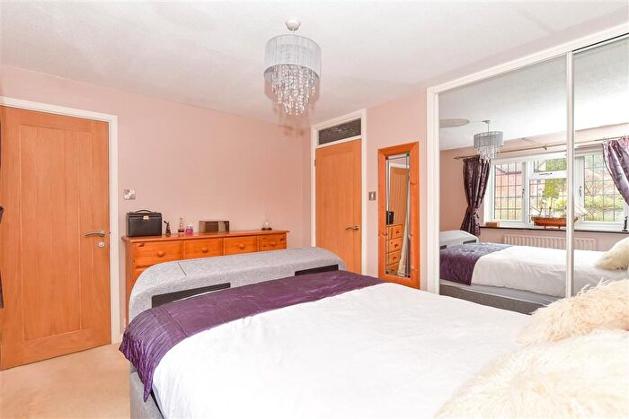 4 Bedroom Detached House For Sale In Loxwood Road, Lovedean, Waterlooville, Hampshire, PO8