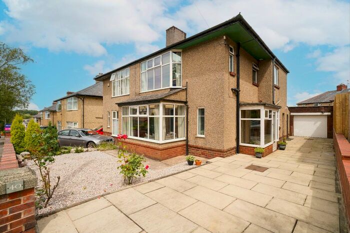 3 Bedroom Semi-Detached House For Sale In Earnsdale Avenue, Darwen, BB3