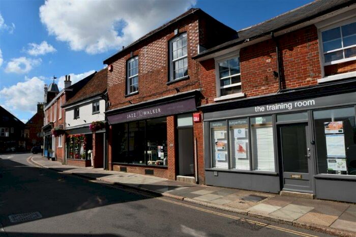 2 Bedroom Apartment To Rent In Bedroom Top Floor Apartment In Midhurst, GU29