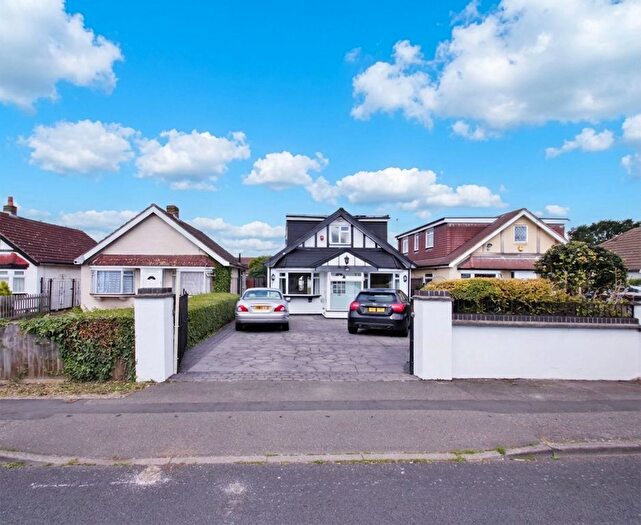 5 Bedroom Detached Bungalow To Rent In Pole Hill Road, Uxbridge, UB10