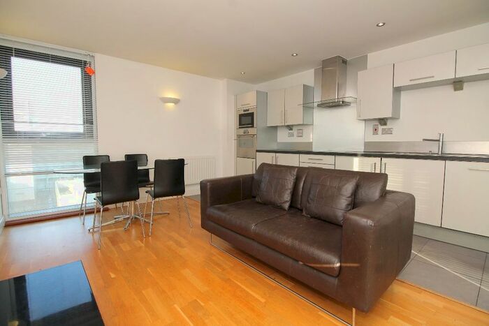 2 Bedroom Flat To Rent In Proton Tower, Blackwall Way, E14