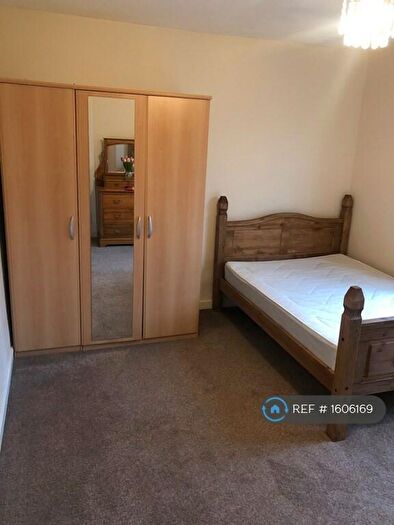 2 Bedroom Flat To Rent In Calder Street, Glasgow, G42
