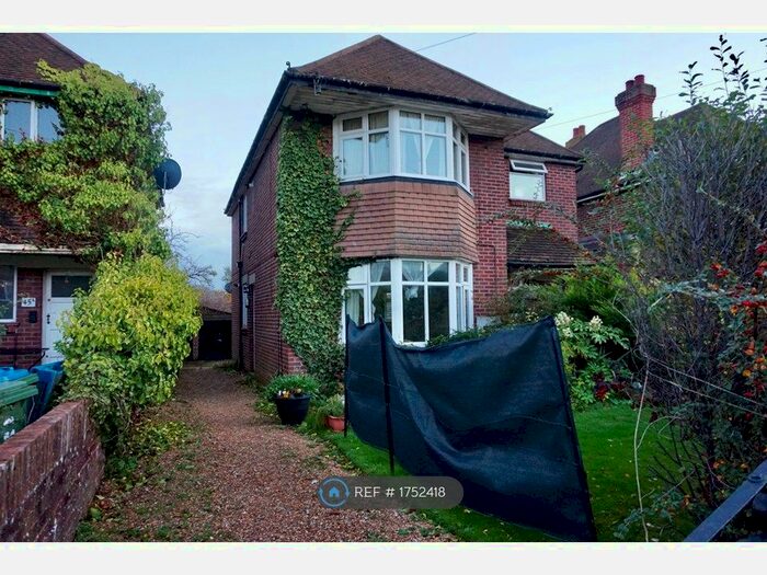 2 Bedroom Flat To Rent In Pentire Avenue, Southampton, SO15