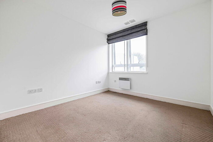 2 Bedroom Flat To Rent In Albemarle Road, Beckenham, BR3