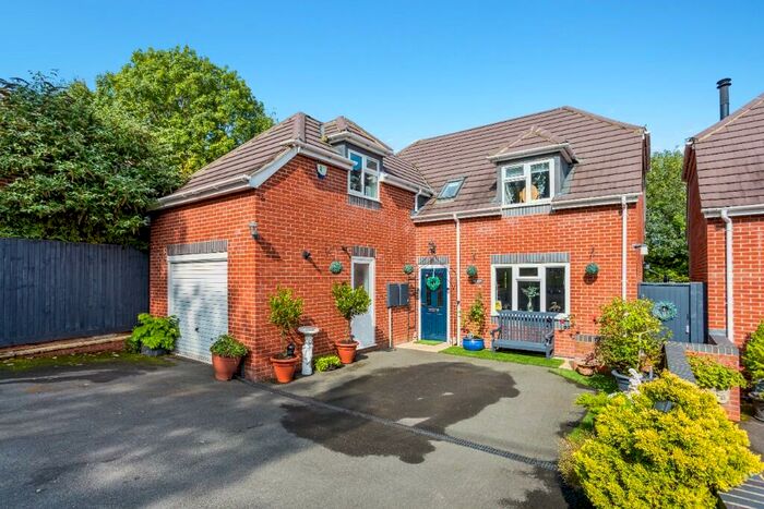 4 Bedroom Detached House For Sale In Edwards Hill, Lambourn, Berkshire, ., RG17