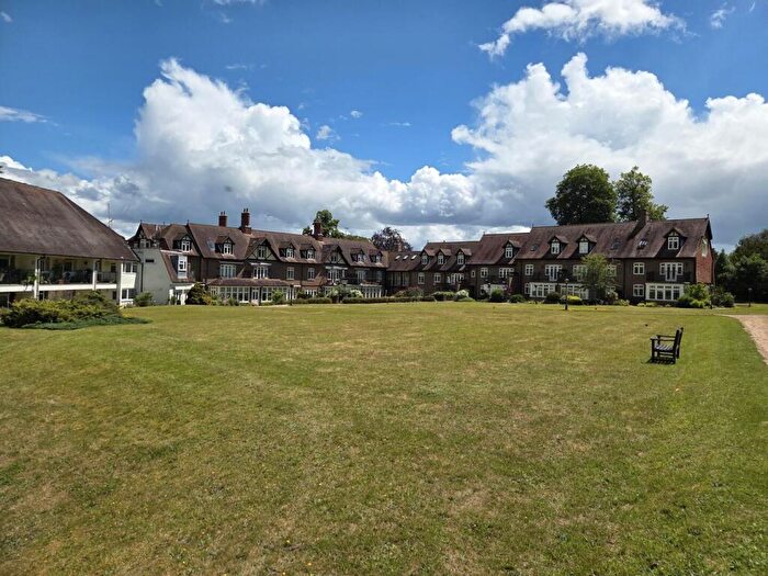3 Bedroom Flat For Sale In & A, Bramley Grange, Horsham Road, Bramley, Guildford, GU5