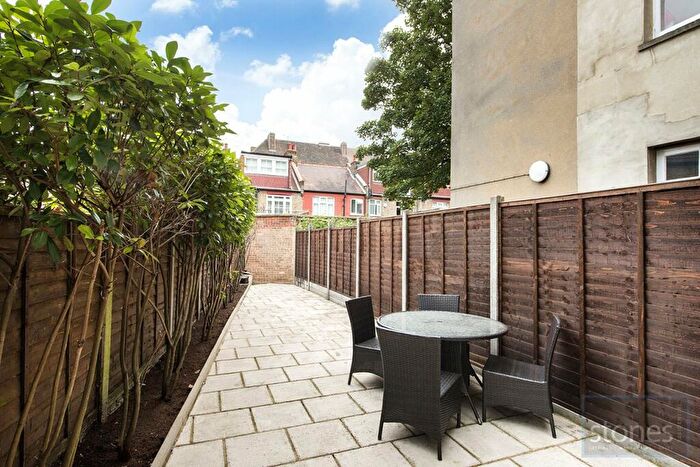 3 Bedroom Apartment To Rent In Caledonian Road, London, N7