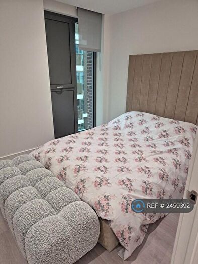 2 Bedroom Flat To Rent In Palmer Road, London, SW11