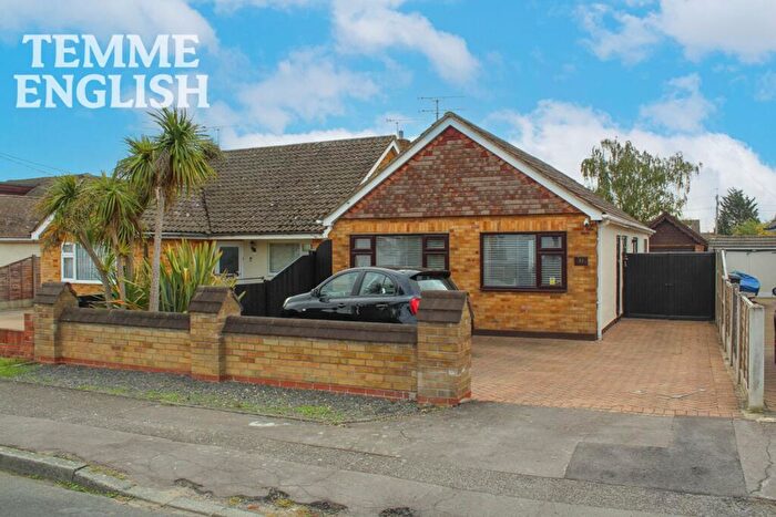 3 Bedroom Detached Bungalow For Sale In Grange Road, Wickford, SS11