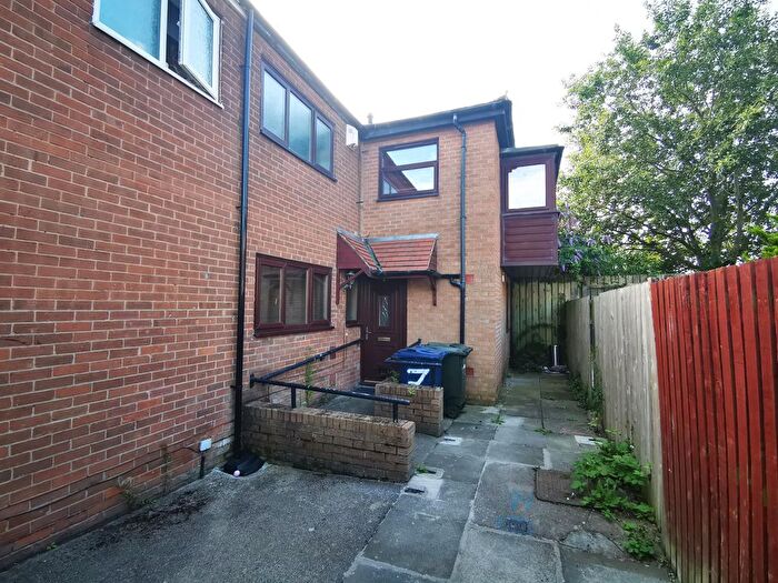 4 Bedroom Semi-Detached House To Rent In St Oswalds Green, Walkergate, Newcastle Upon Tyne, NE6