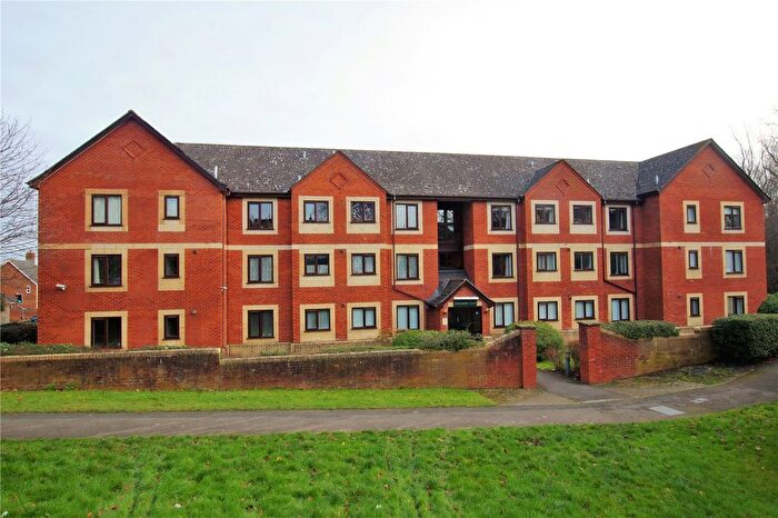 2 Bedroom Flat For Sale In Drove Road, Old Town, Swindon, Wiltshire, SN1