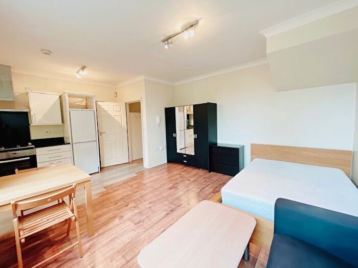 Studio To Rent In Springwell Road, Hounslow, TW5