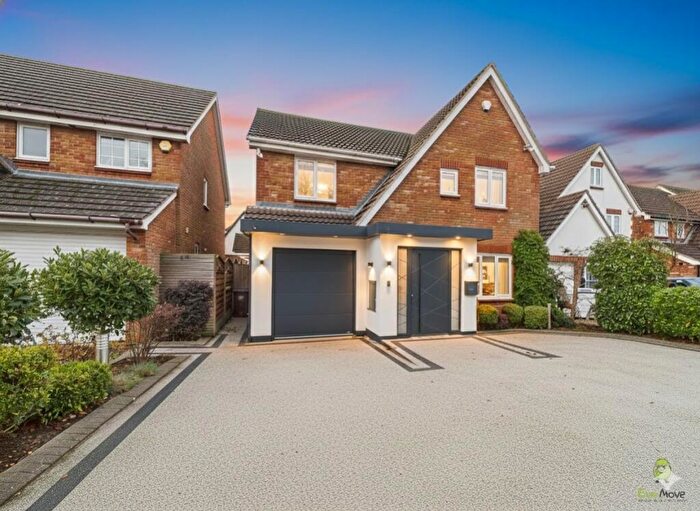 4 Bedroom Detached House For Sale In Darenth Park Avenue, Dartford, DA2