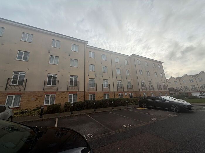 2 Bedroom Flat For Sale In Blackthorn Road, Ilford, IG1