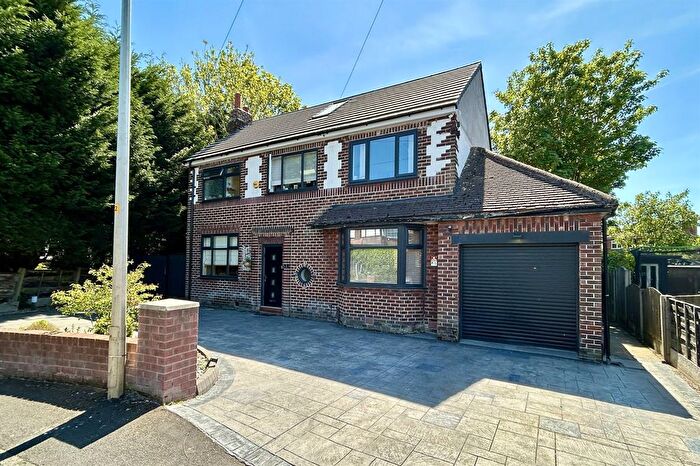 5 Bedroom Detached House For Sale In Braystan Gardens, Gatley, SK8