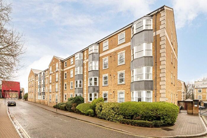 2 Bedroom Flat For Sale In Clarence Mews, Rotherhithe, SE16