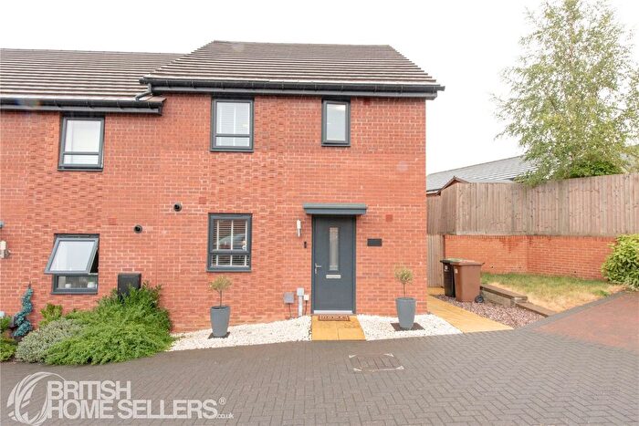 3 Bedroom End Of Terrace House For Sale In Pinnels Road, Wellingborough, Northamptonshire, NN8