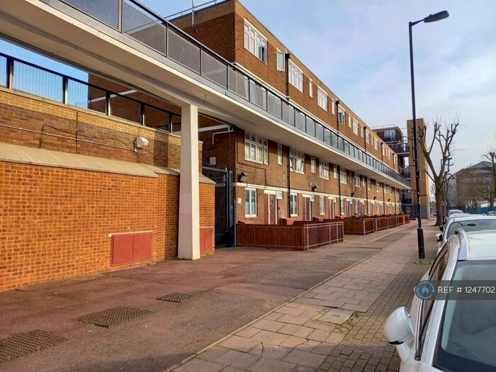 4 Bedroom Maisonette To Rent In Lockwood Square, London, SE16