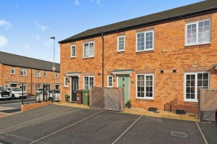 3 Bedroom Property To Rent In Micklewait Avenue, Wakefield, WF4