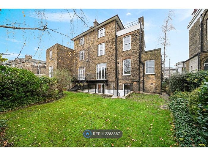 2 Bedroom Flat To Rent In Blackheath, London, SE3