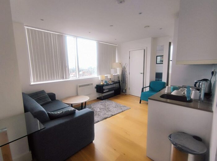 Studio To Rent In High Street, Slough, SL1