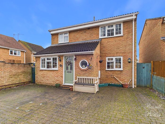 4 Bedroom Detached House For Sale In Hilltop Avenue, Buckingham, Buckinghamshire, MK18
