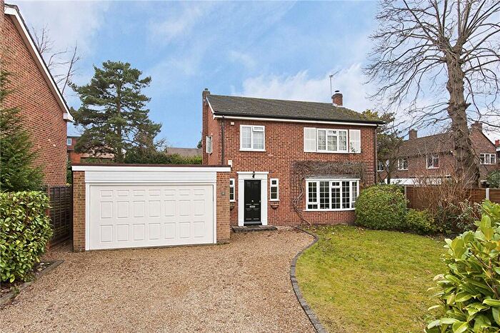 4 Bedroom Detached House To Rent In Woodland Grove, Weybridge, KT13