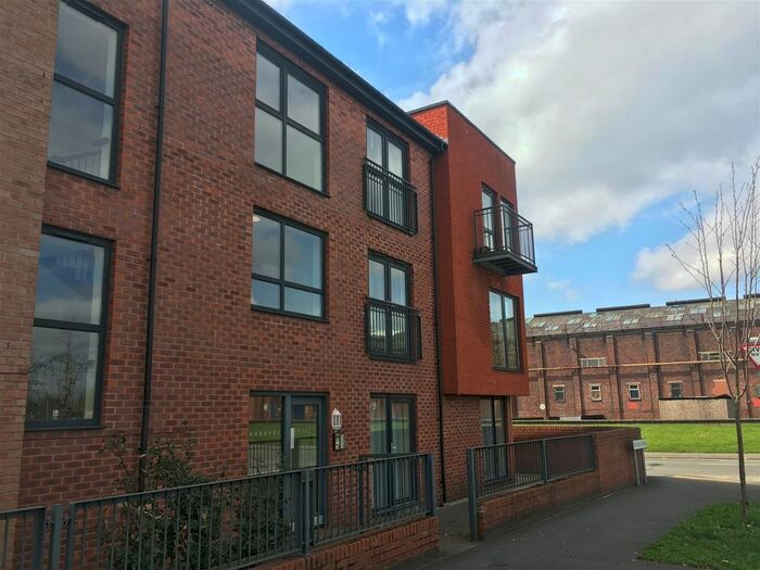 2 Bedroom Flat To Rent In Silverlace Avenue, Openshaw, Manchester M11