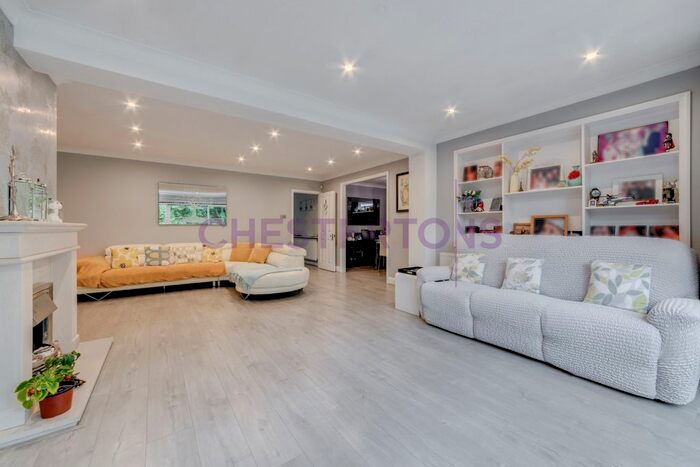 4 Bedroom Property To Rent In Dickens Rise, Chigwell, IG7