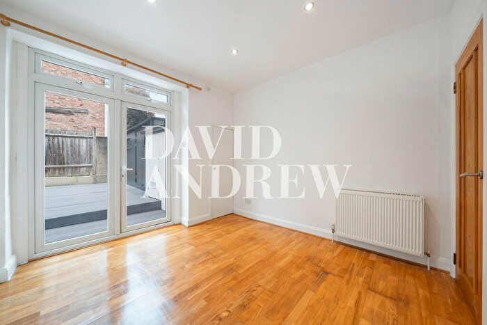 2 Bedroom Flat To Rent In Rathcoole Gardens, N8