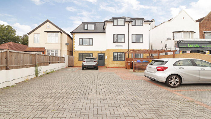 2 Bedroom Apartment For Sale In Blackfen Road, Sidcup, Kent, DA15