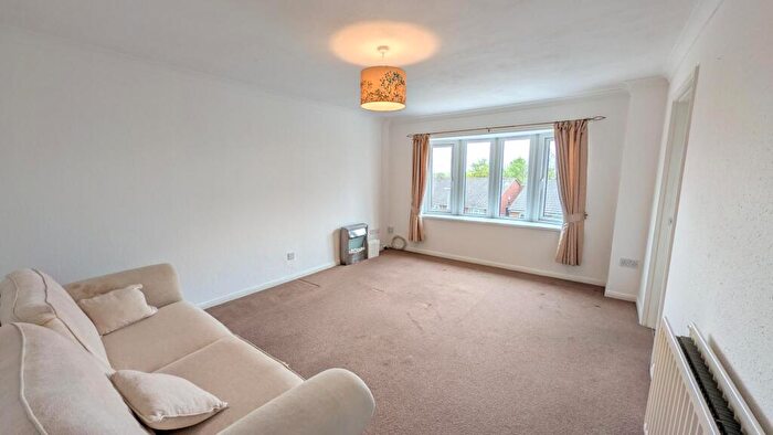 2 Bedroom Flat To Rent In Adbolton Lodge, Carlton, Nottingham, NG4