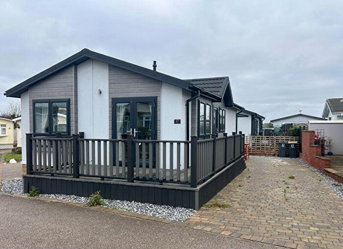 2 Bedroom Park Home For Sale In Wayside Farm Park, Ravensden, MK44