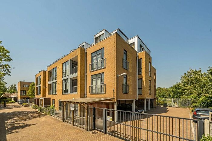2 Bedroom Flat To Rent In Tentelow Lane, Southall, UB2