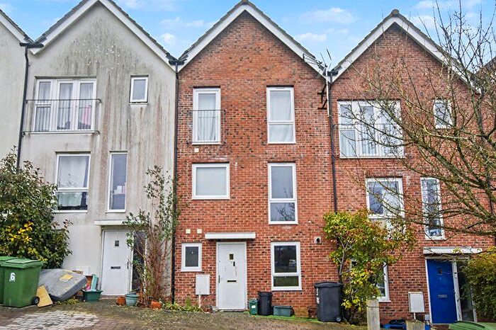 4 Bedroom Terraced House To Rent In Risinghurst Mews, Marnel Park, RG24