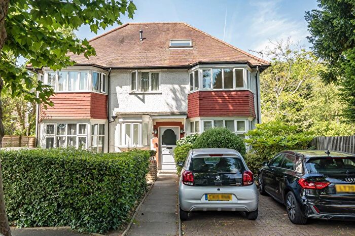 3 Bedroom Flat For Sale In Salisbury Avenue, Finchley, N3