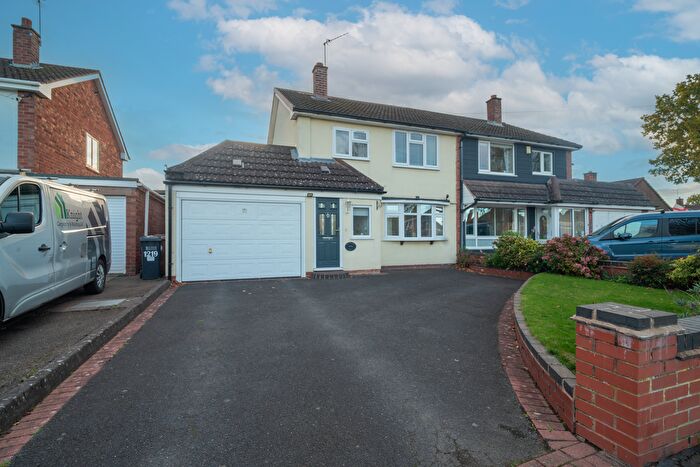 3 Bedroom Semi Detached House For Sale In Yardley Wood Road, Shirley, Solihull, B90