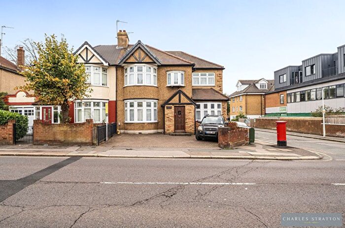 4 Bedroom Semi-Detached House For Sale In Victoria Road, Romford, RM1