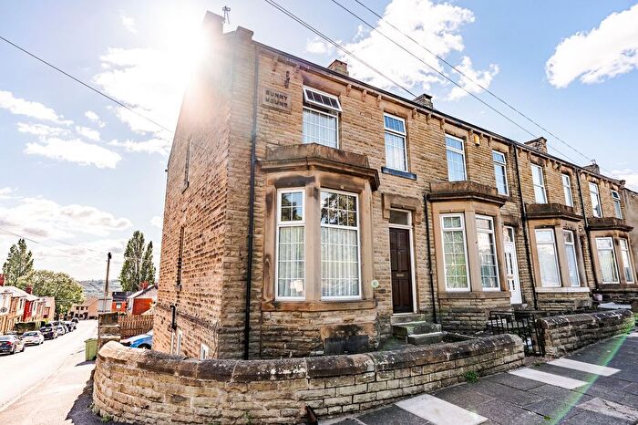 4 Bedroom End Terrace House For Sale In Boothroyd Lane, Dewsbury, WF13