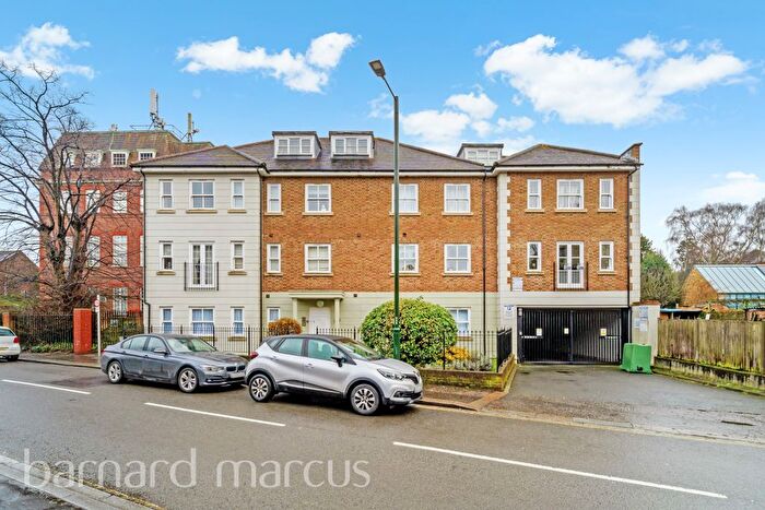 1 Bedroom Flat To Rent In High Street, Hampton, TW12