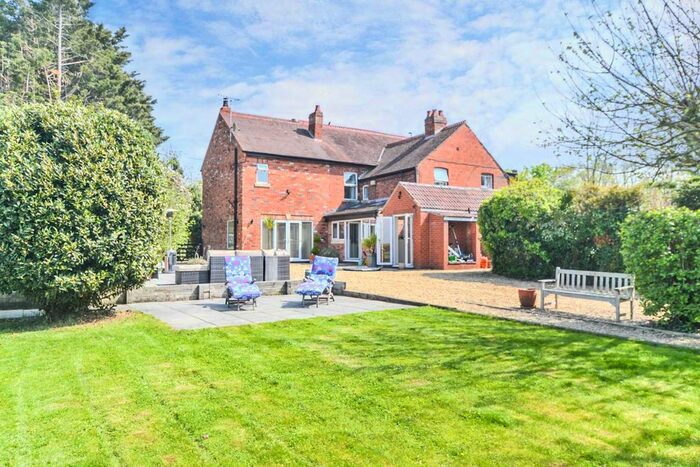 3 Bedroom Semi-Detached House For Sale In Stroud Road, Brookthorpe, Gloucestershire, GL4